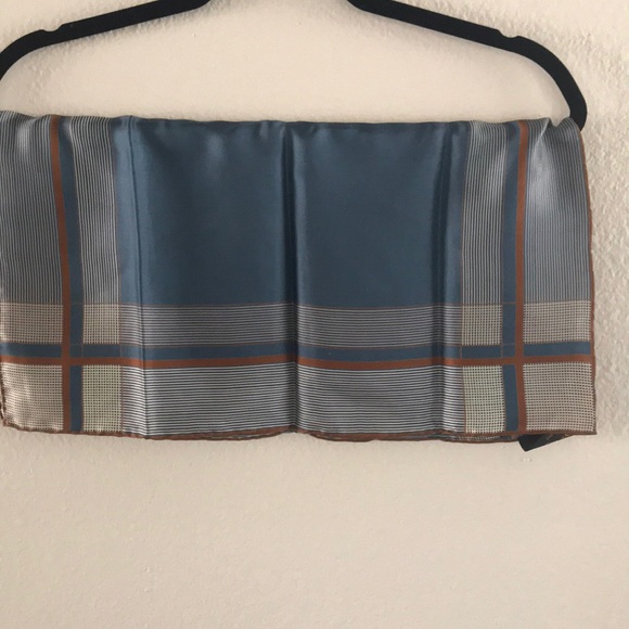 Yves Saint Laurent Silk Scarf: Paris New York - Picture 4 of 4